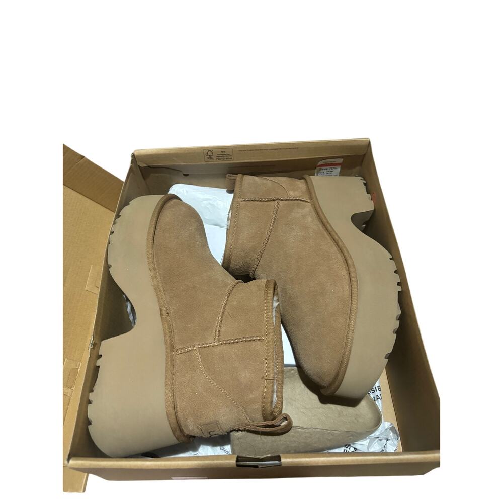 Classic Ultra Mini New Heights Platform Boot (Women) 8 nib nwt